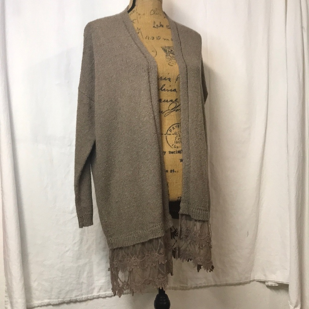 ENTRO Women’s Cardigan Size M Soft Brown  Lace Hem Excellent Preowned Condition